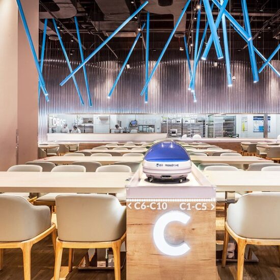 La restaurant cu robotul