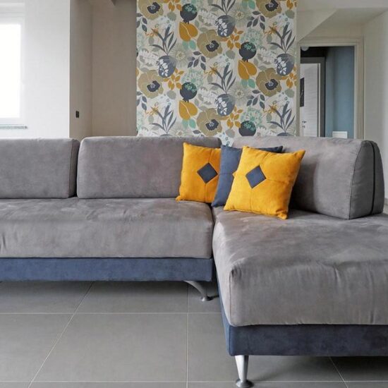 Casa dei Viaggiatori: evidențiați mobilierul cu gresie porțelanată gri