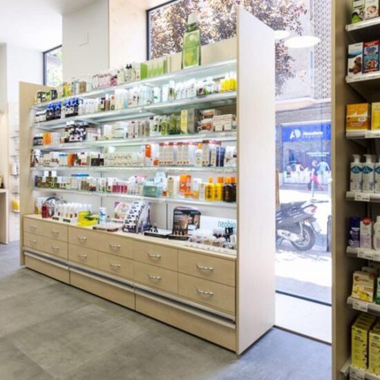 Gresie cu aspect de ciment pentru restructurare magazin de plante medicinale în Saragoza