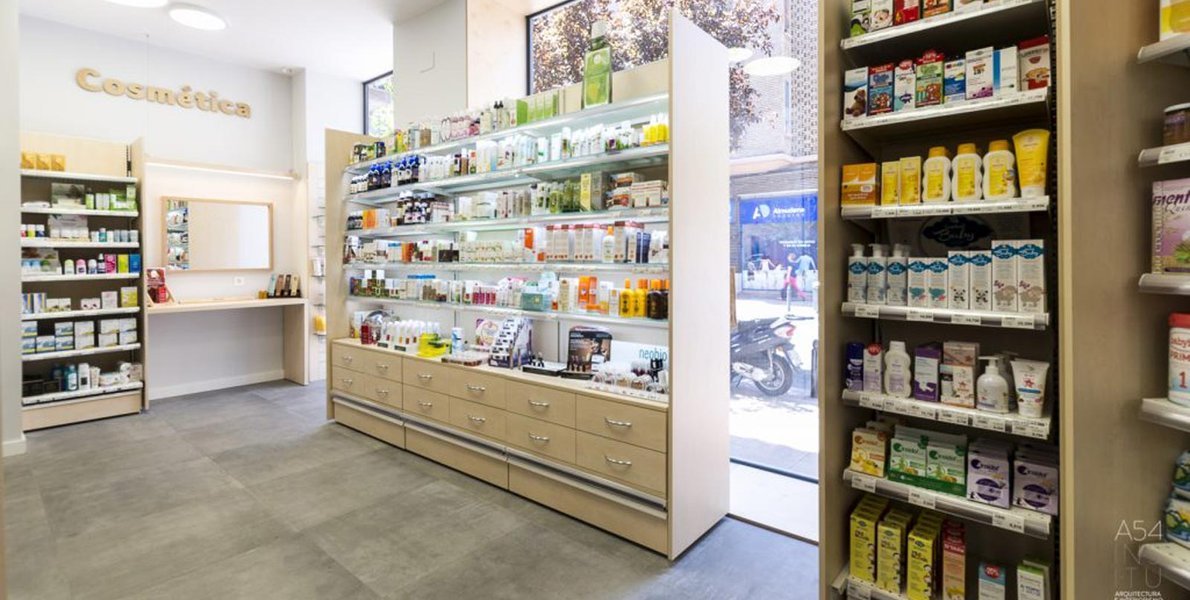 Gresie cu aspect de ciment pentru restructurare magazin de plante medicinale în Saragoza